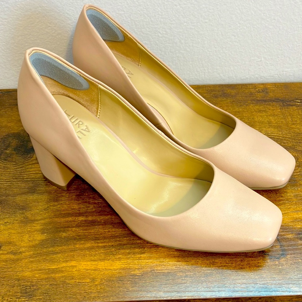 Naturalizer Heels- great condition! Size 9